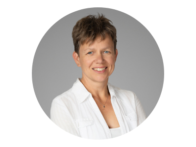 Claudia Lutter, Chief Operating Officer